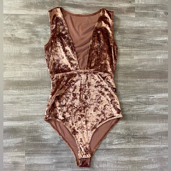 Woman’s Velvet One Piece - Picture 1 of 3